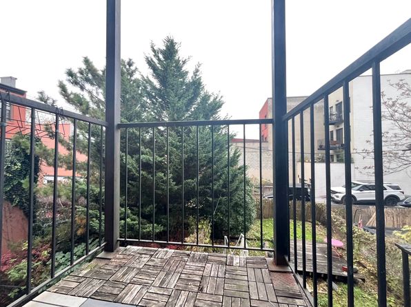 371 Columbia St APT 2L