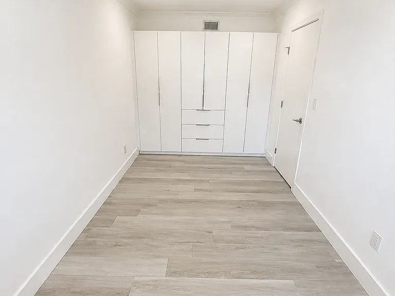 1949 NE 172nd St #4 — Photo 8