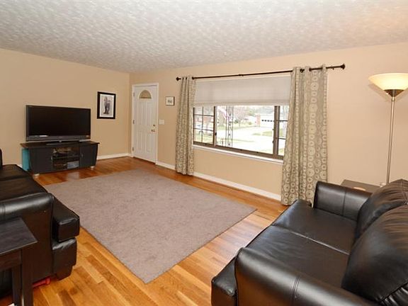 2nd image of 6223 Autumnleaf Ln