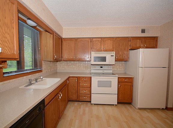 3rd image of 10845 S 84th Ave APT 1D
