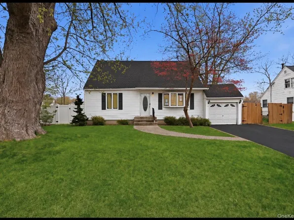 23 Woods Lane, Centereach, NY 11720