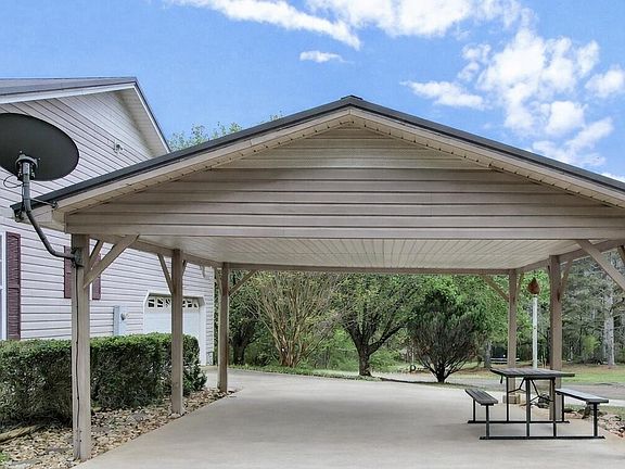 3rd image of 116 Burgess Dr