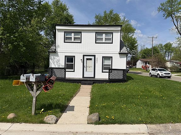 3rd image of 22851 Colgate St
