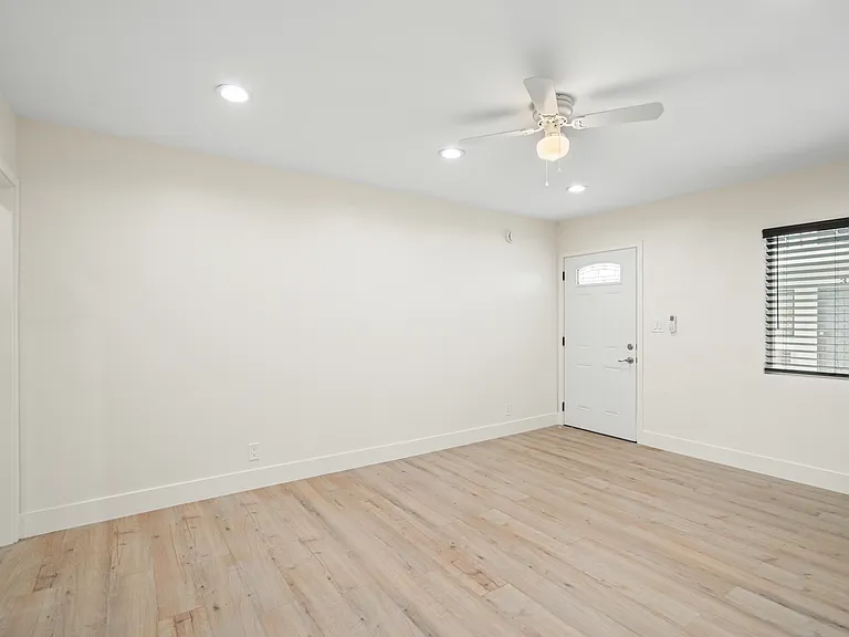 11461 Albers St #4 — Photo 8