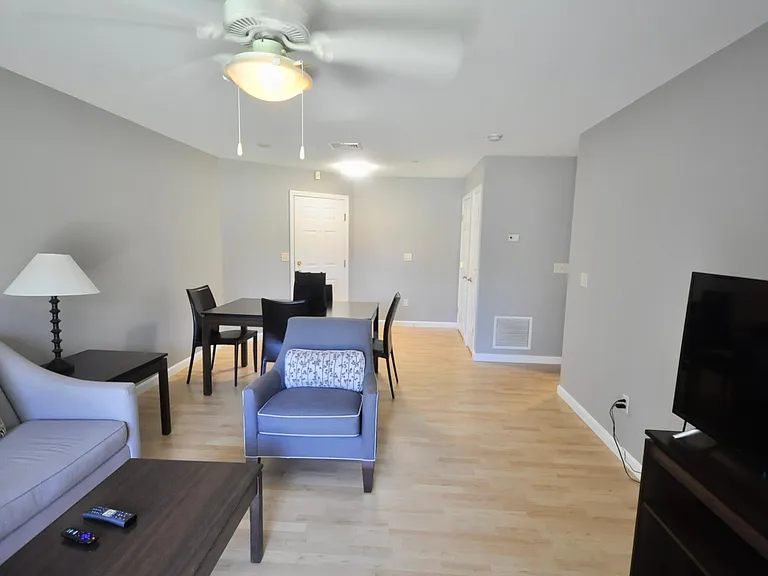 Stonington Estates Apartments — Photo 29