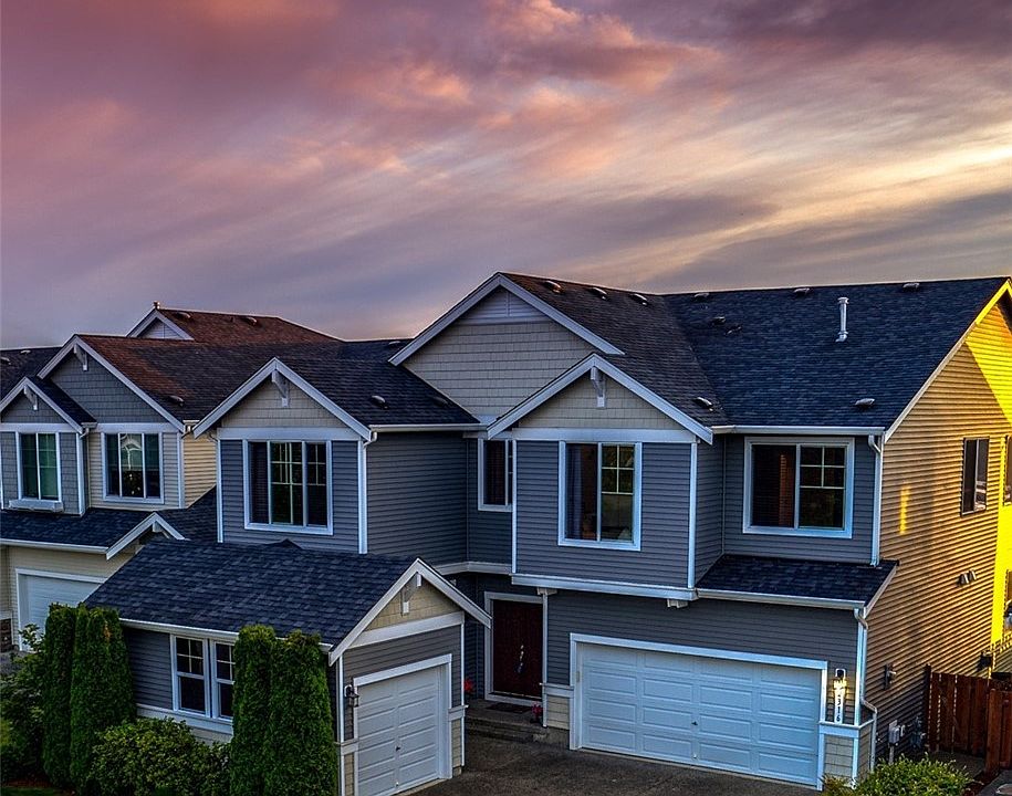 One of just a few ridge homes in "The Estates" neighborhood.