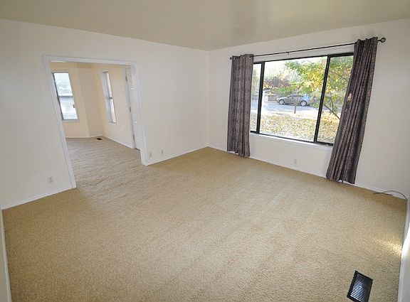 3rd image of 1310 W Spofford Ave