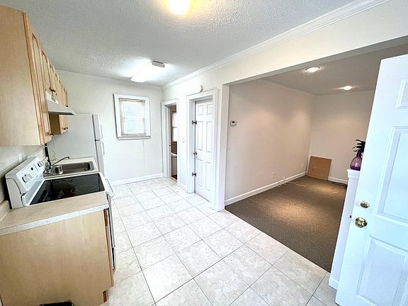 3rd image of 2426 Henry St