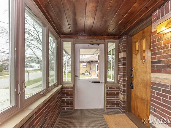 3rd image of 1017 4th St NW