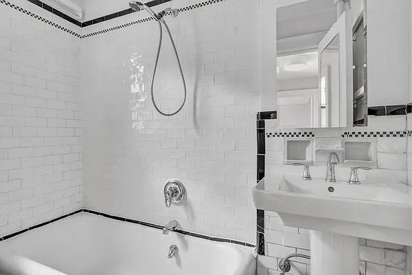 Rented by Avi Nash Associates | media 9