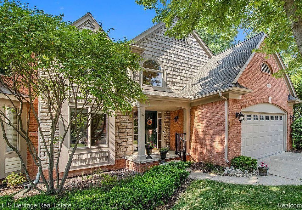 1st image of 43683 Abbey Cir