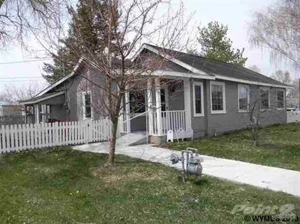 379 N 8th St, Lander, WY 82520