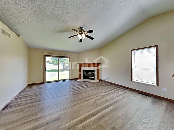 5th image of 460 Tourmaline Dr