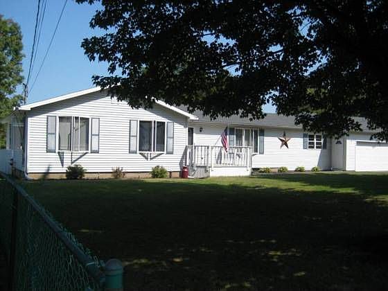1st image of 7 Camelot Dr