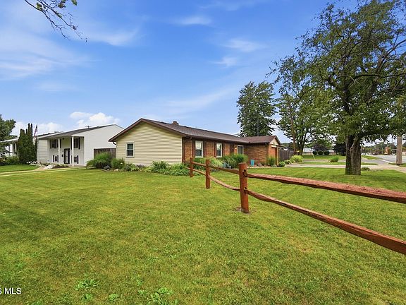 3rd image of 5661 Jackman Rd