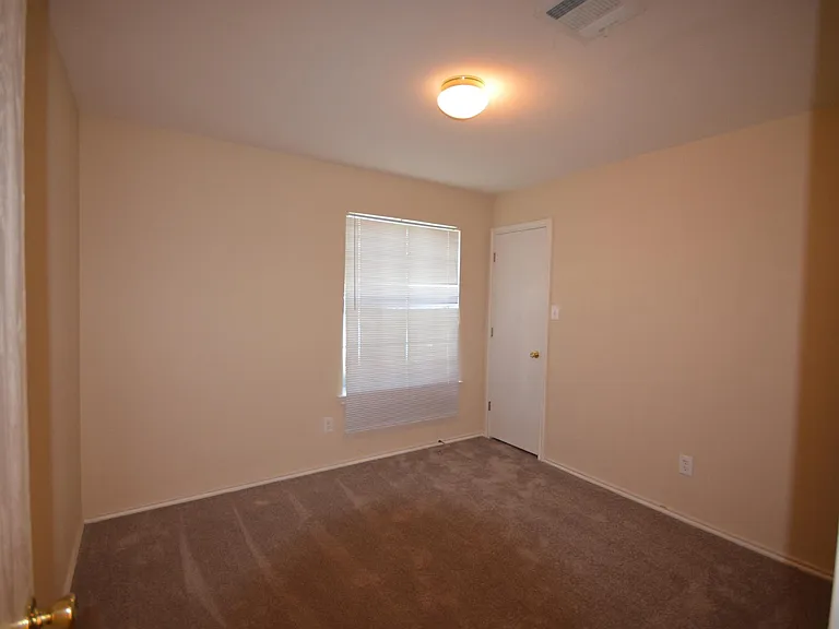 410 Goldenrod St — Photo 15