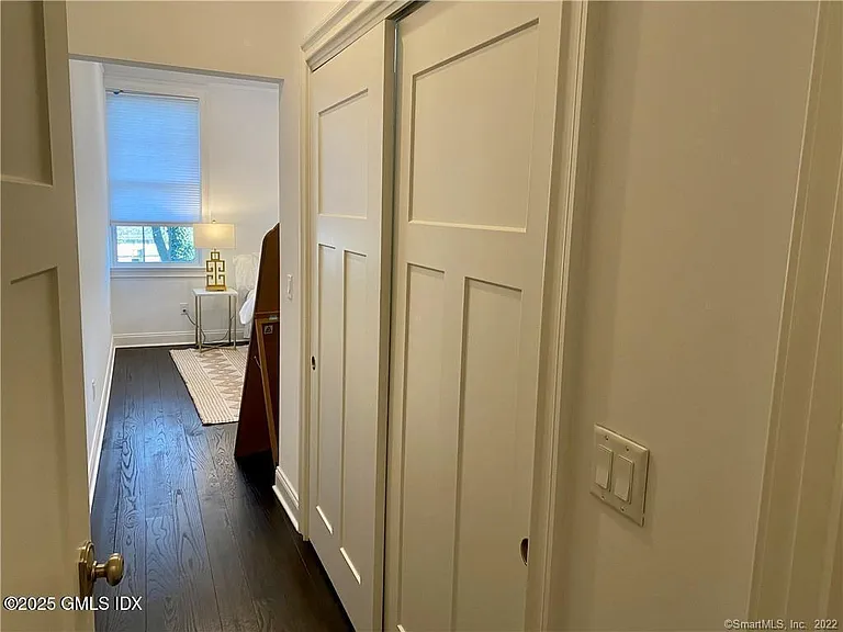 84 E Putnam Ave — Photo 11