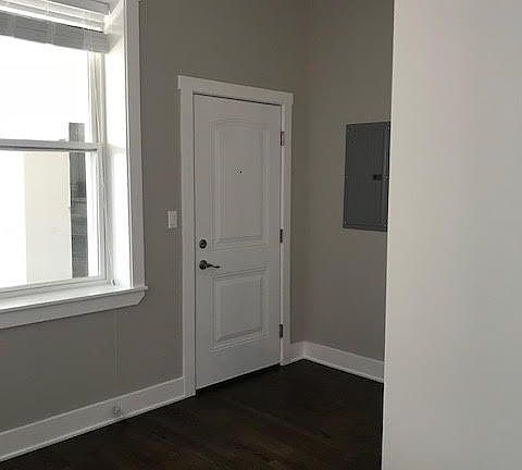 5th image of 1225 W Foster Ave #2E
