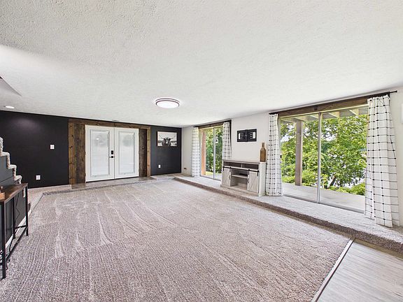 2nd image of 406 2nd St E
