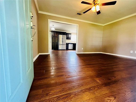 5th image of 4823 Victoria Dr