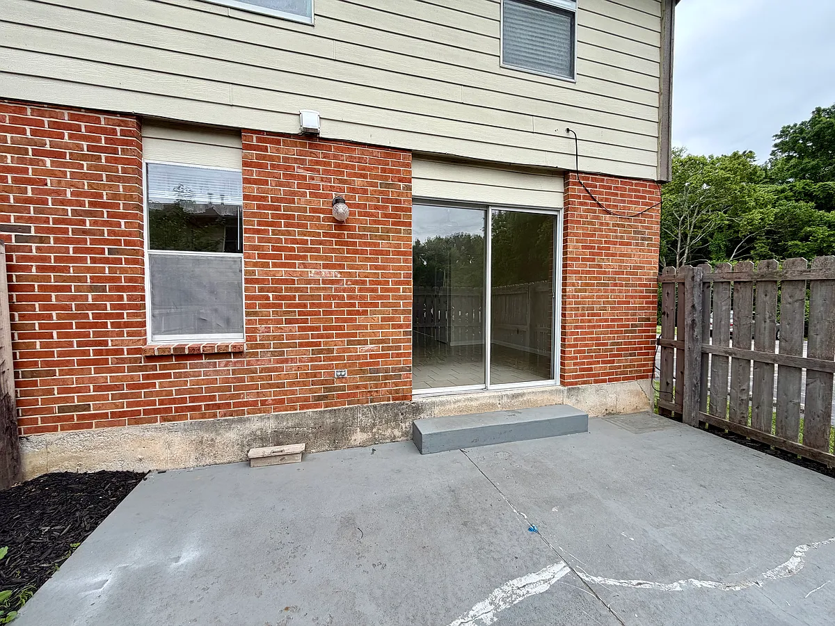 Building Photo - 31 Park Charles Blvd S #A