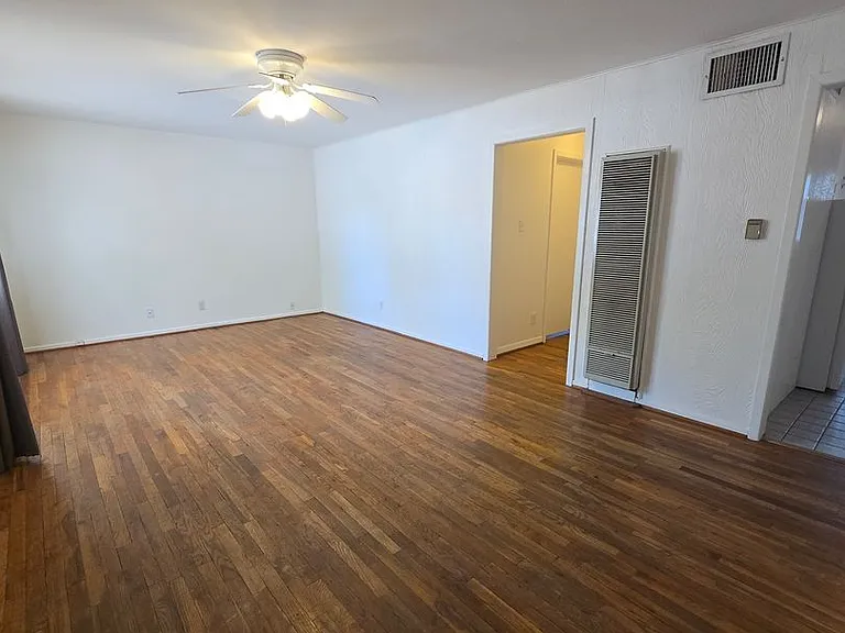 1 1/2-B W La Paloma Ln — Photo 3
