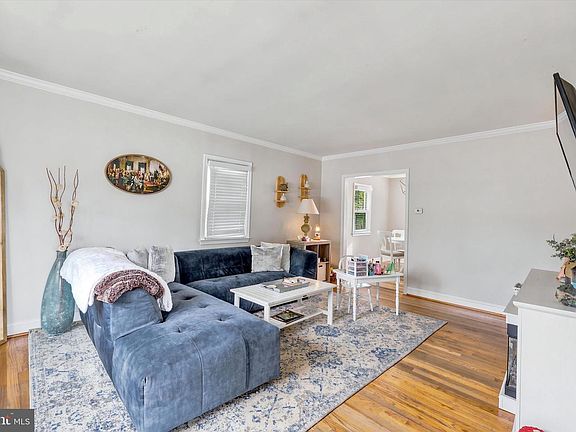 3rd image of 507 Farwell Rd