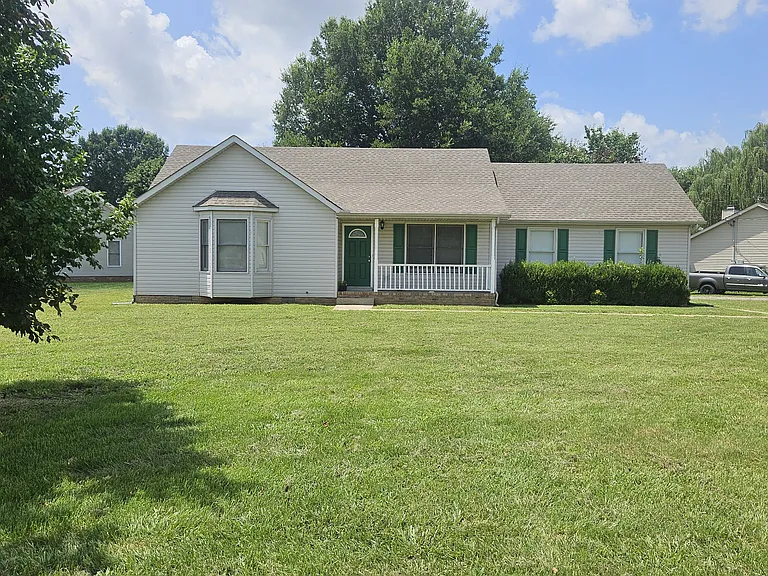 620 Flower Dr — Photo 1