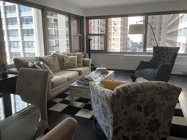 247 E Chestnut St #504 — Photo 8