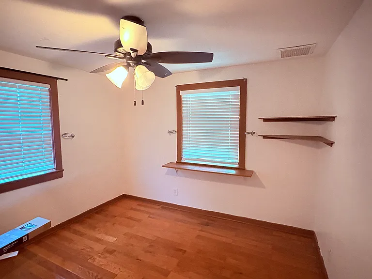 2142 E Clarendon Ave — Photo 20