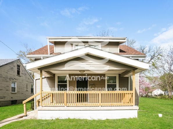 1045 Huey St