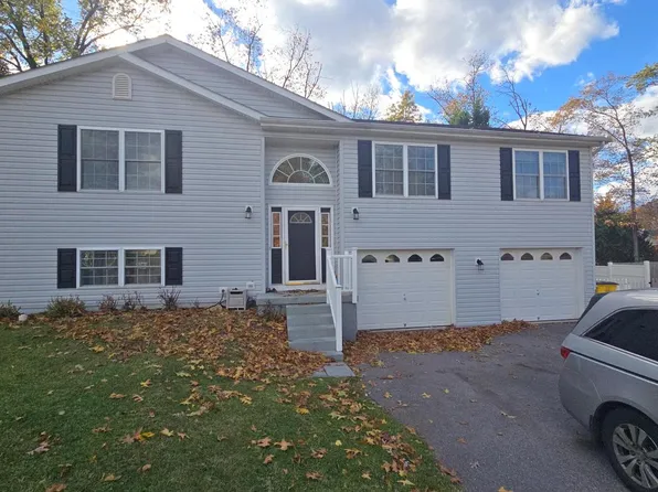 66 Constitution Blvd, Martinsburg, WV 25405