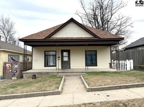 317 W 4th St, Larned, KS 67550