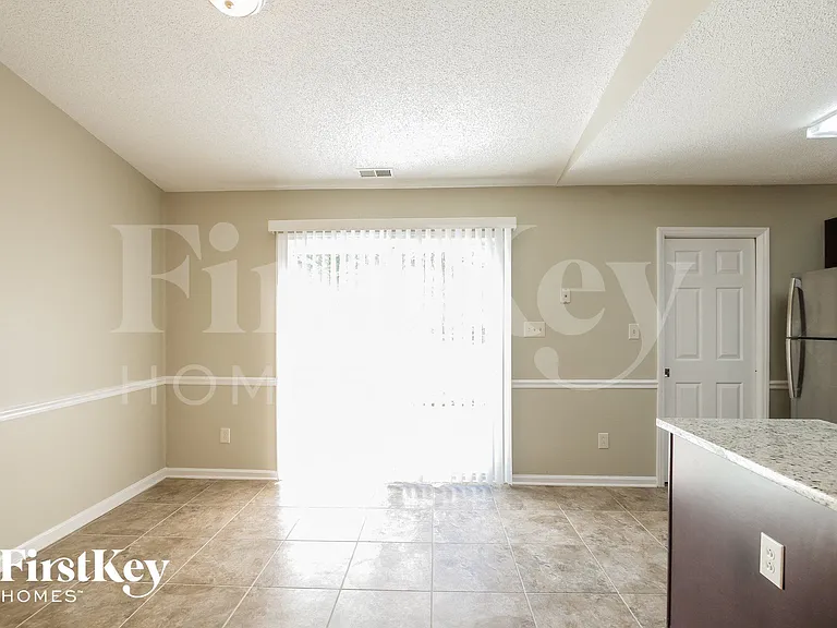 3204 Faircroft Way — Photo 5