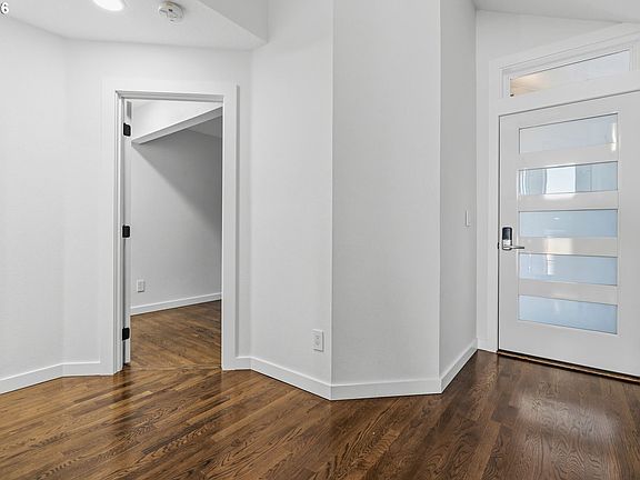 4th image of 1240 SW Cardinell Way
