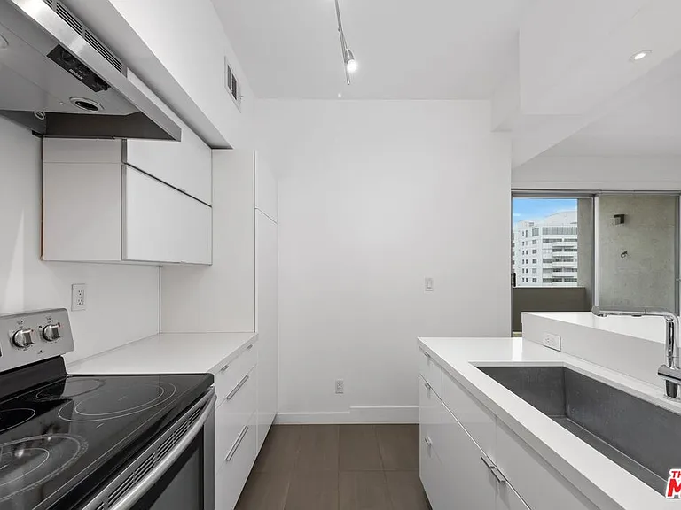7250 Franklin Ave #511 — Photo 15