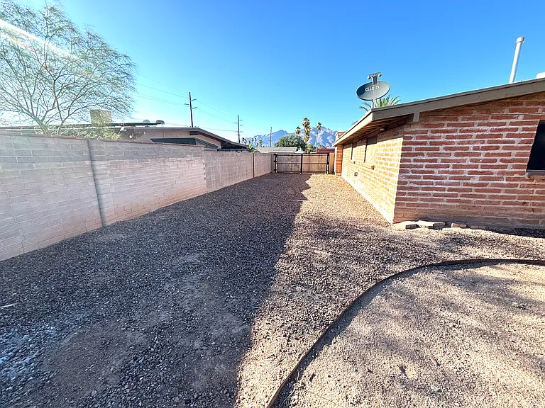 5512 E Alta Vista St — Photo 4