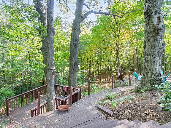 5th image of 13516 Greenleaf Ln
