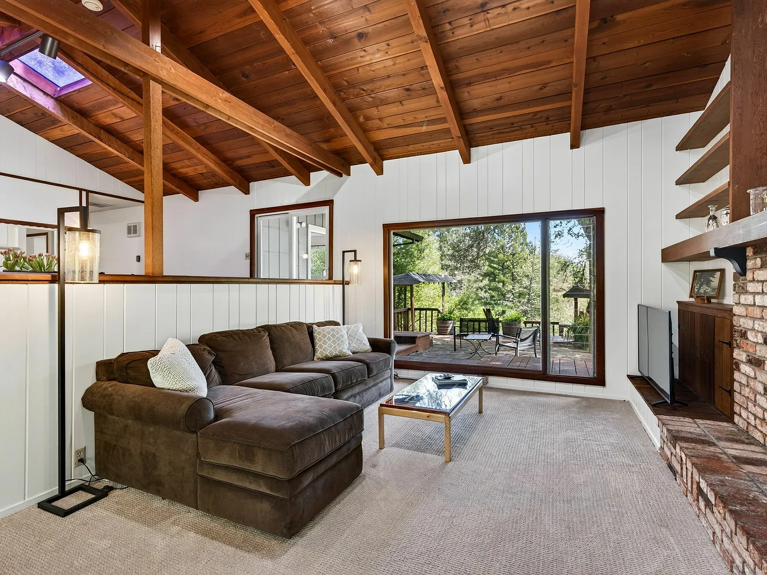 3 bed, 3.0 bath, 2319 sqft, $9,500 — Photo 4