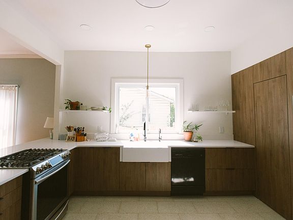 5th image of 615 Radford Pl