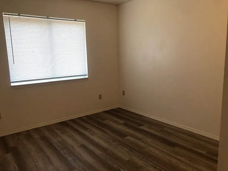 1503 NW Leland Dr #1 — Photo 7