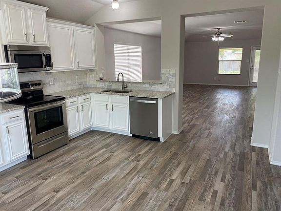 2nd image of 1827 Shanna Dr