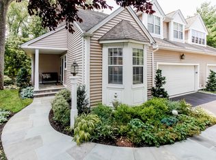 15 Pondview Ln, Yonkers, NY 10710