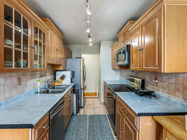 300 Winston Dr #318 — Photo 9