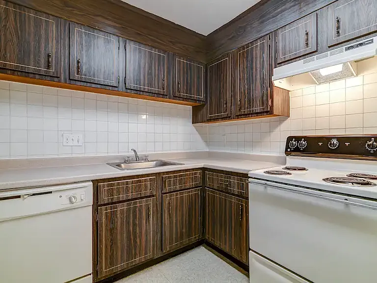 Lord Baron Apartments — Photo 10