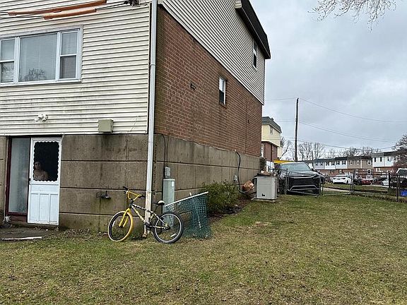 3rd image of 3612 Sussex Ln