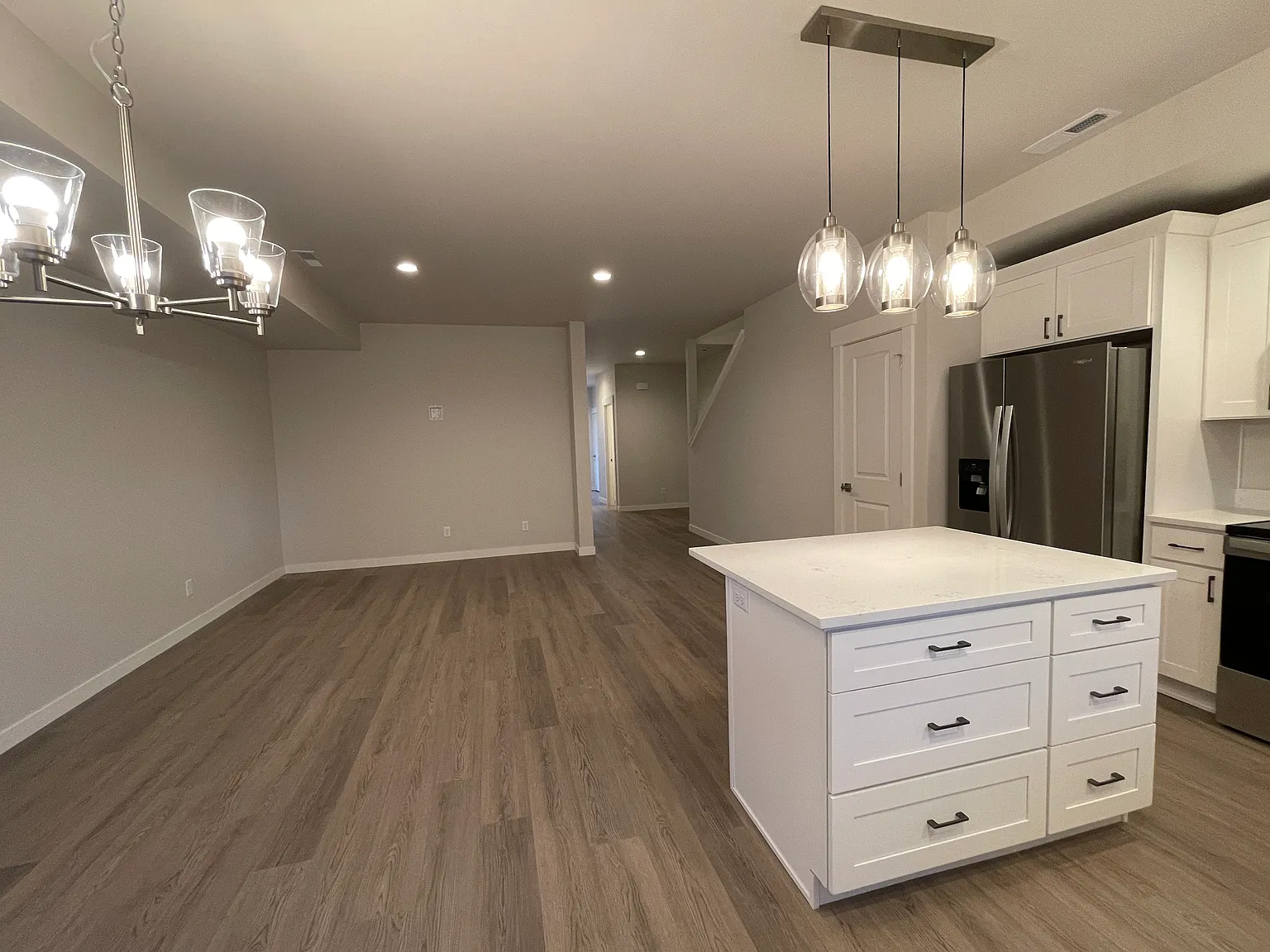 1030 Finch Ln — Photo 4