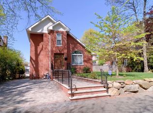 6 Rose Ave, Great Neck, NY 11023