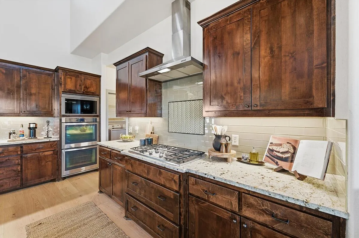4 bed, 2745 sqft, $5,500 — Photo 4