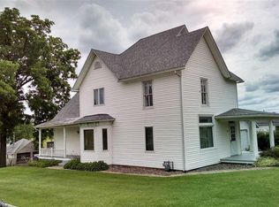 317 W Catlin St, Elizabeth, IL 61028